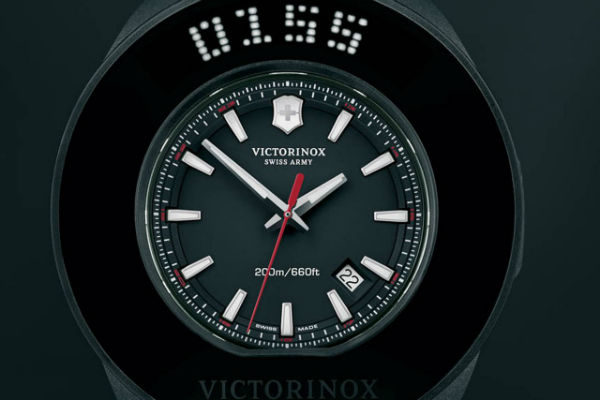 کمپانی Victorinox با همکاری ایسر وسیله ای برای تبدیل ساعت آنالوگ به هوشمند تولید نموده