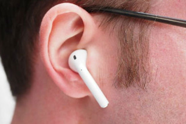 نگاه نزدیک به AirPod؛ هدفون جدید و بی سیم اپل