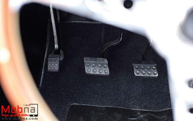 ۱۹۶۰-plymouth-xnr-concept-car-pedals