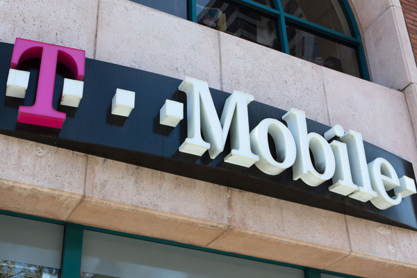 T-Mobile به هر کاربر دو خط رایگان هدیه می‌دهد