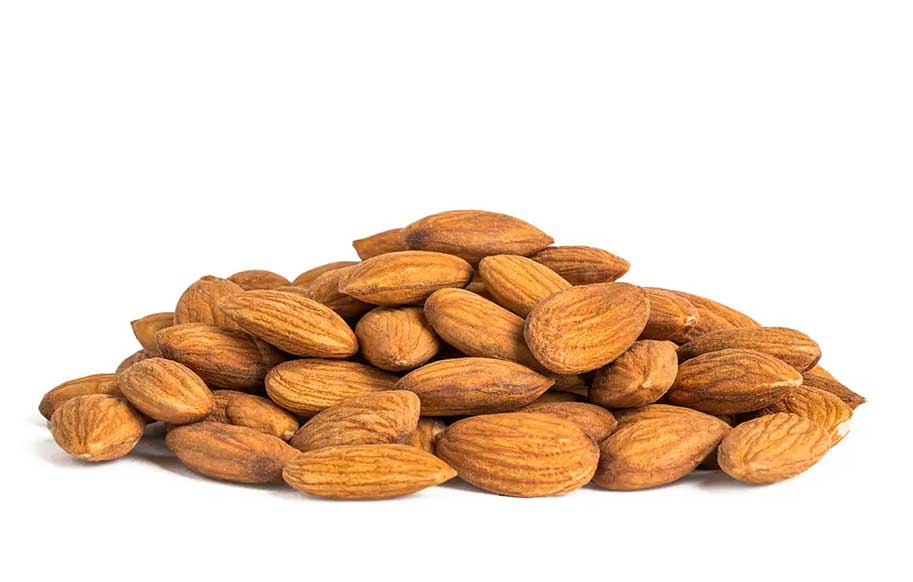 ۶ عارضه مصرف بیش از حد بادام درختی