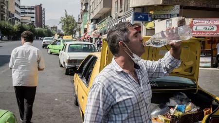 وزارت بهداشت: تا سه روز آینده مایعات بنوشید و حتی‌المقدور از ساعات ۱۰ تا ۱۶ از منزل خارج نشوید