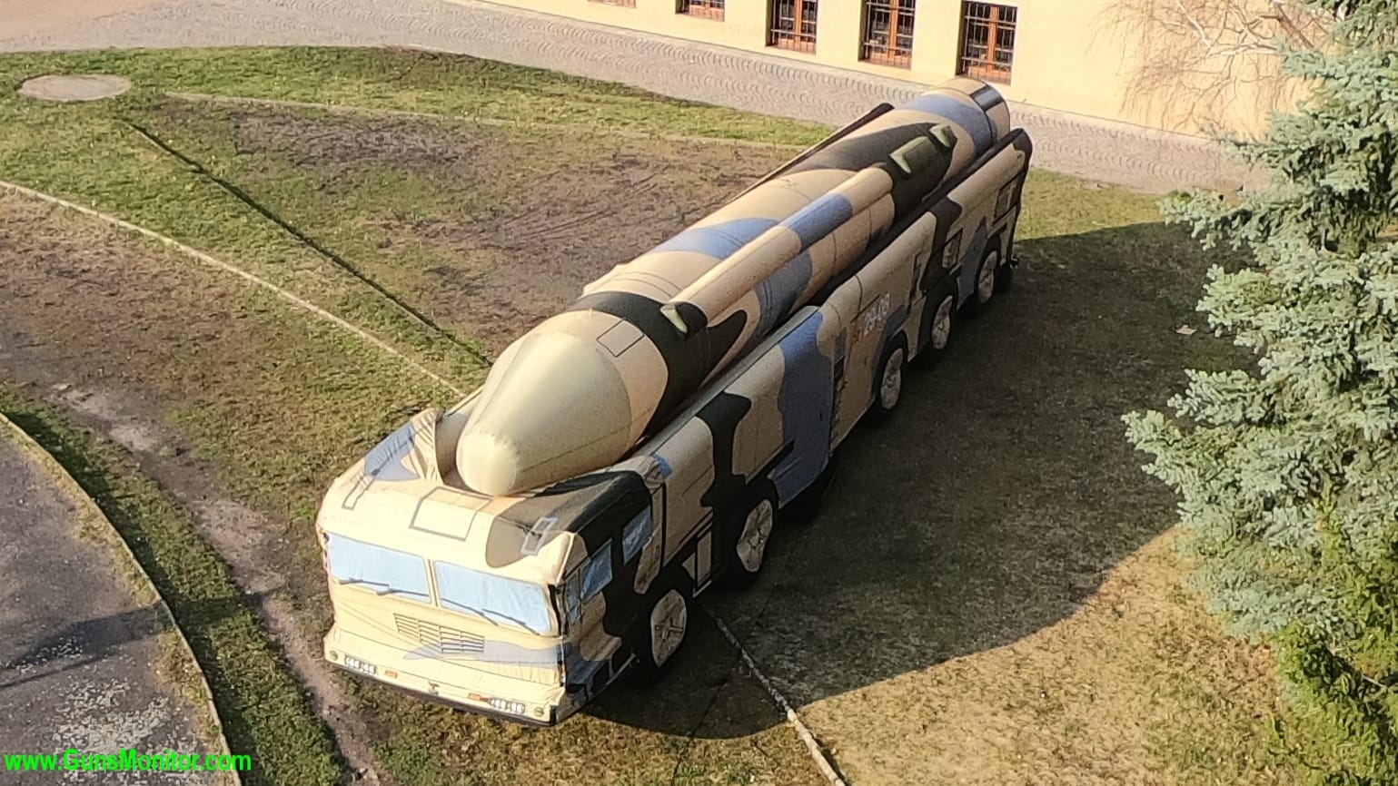 تسلیحات تقلبی بادی که به عنوان طعمه کاربرد دارند