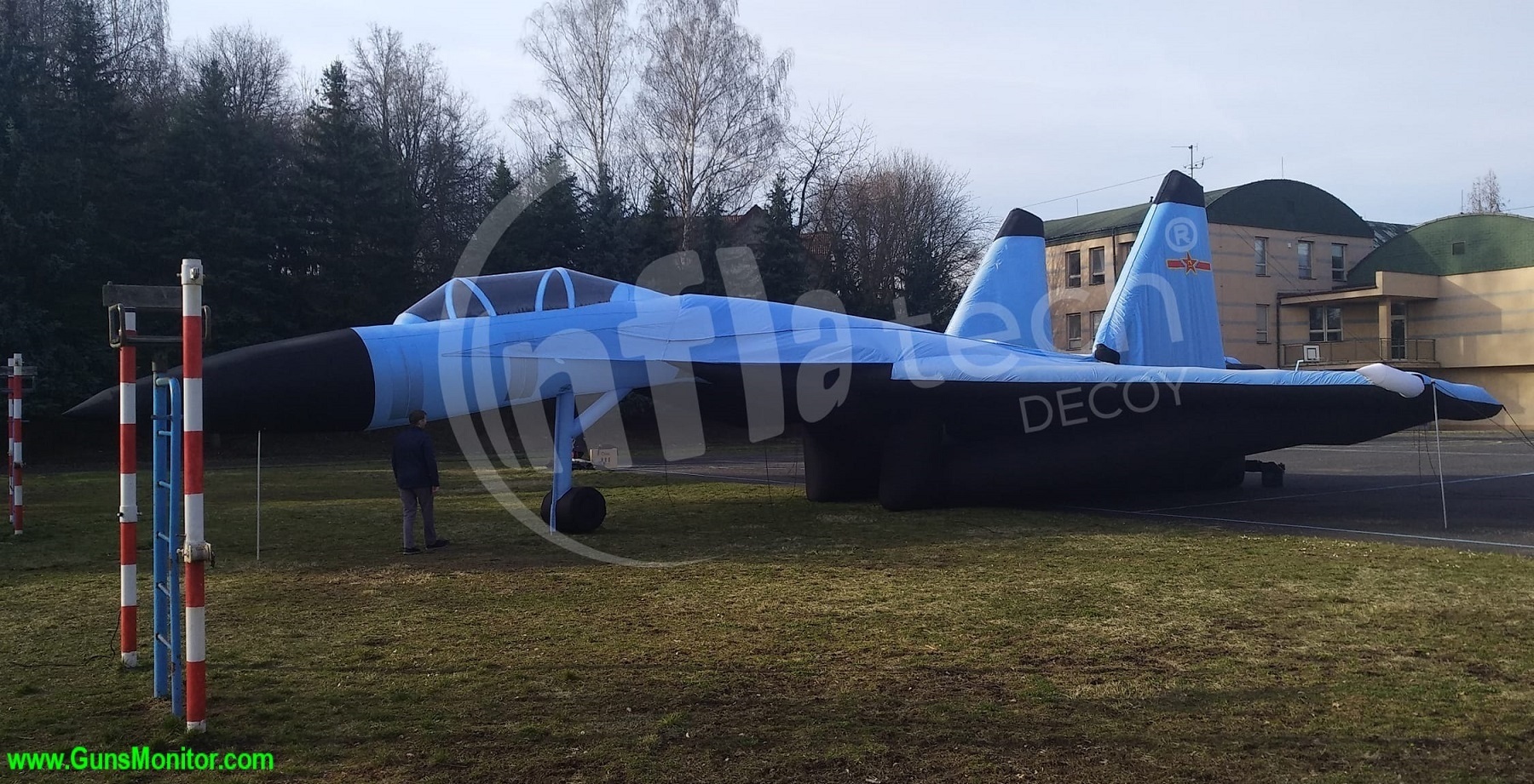 تسلیحات تقلبی بادی که به عنوان طعمه کاربرد دارند